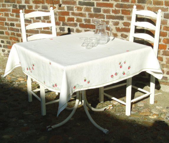 Strawberry Tablecloth, linen included